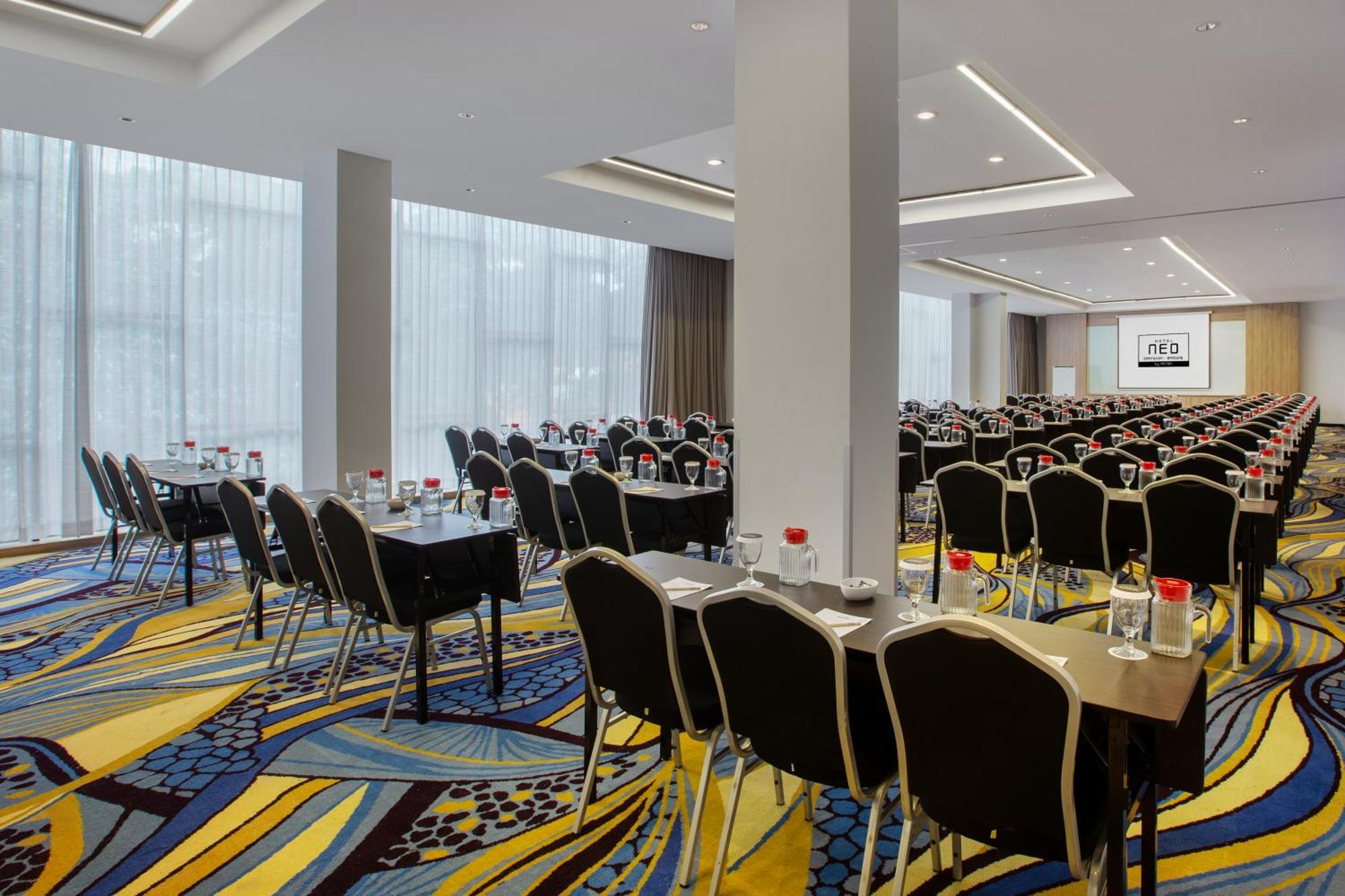 Neo Dipatiukur Bandung By Aston Hotel Exterior photo