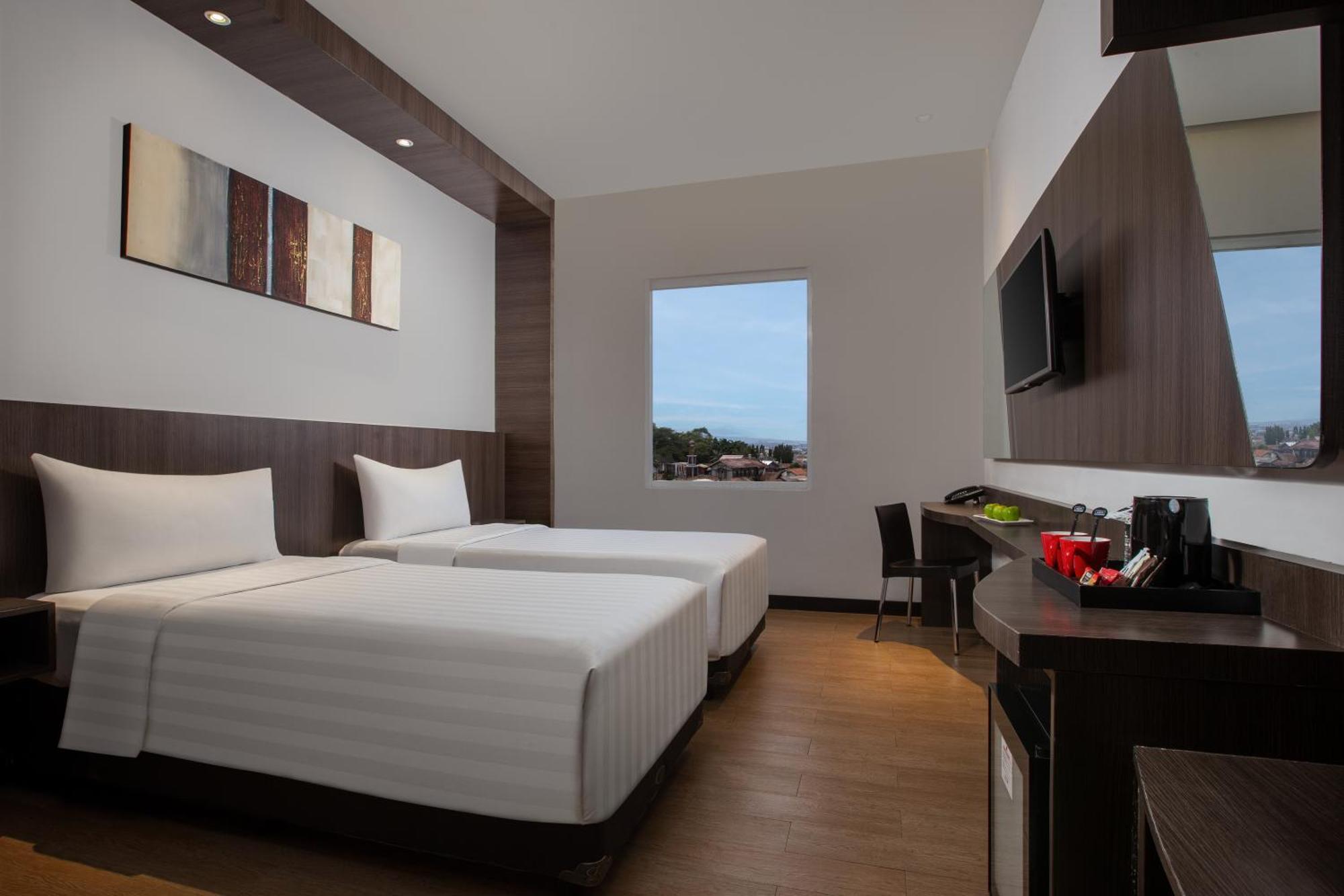 Neo Dipatiukur Bandung By Aston Hotel Exterior photo