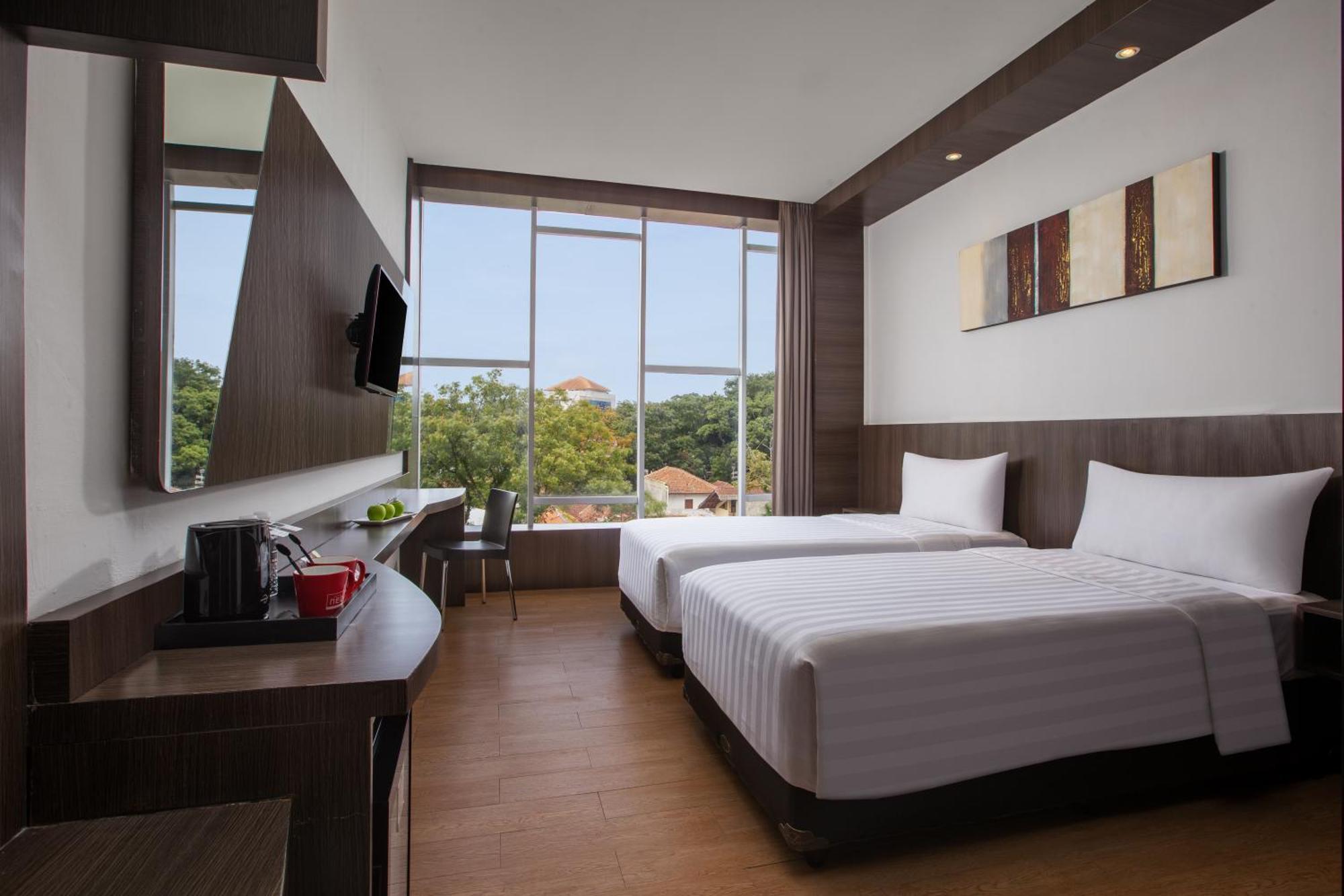 Neo Dipatiukur Bandung By Aston Hotel Exterior photo